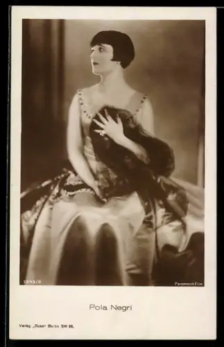 AK Schauspielerin Pola Negri im Abenkleid