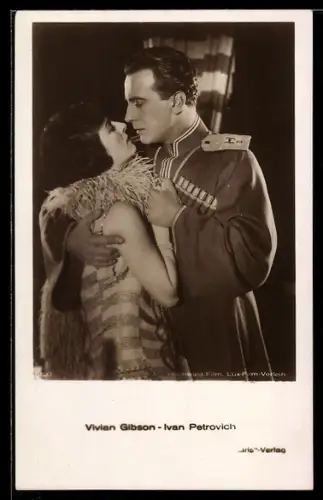 AK Vivian Gibson und Ivan Petrovich als Liebespaar in einer Filmszene