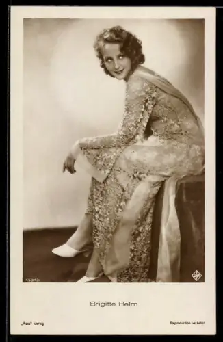 AK Schauspielerin Brigitte Helm im eleganten Kleid