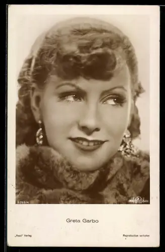 AK Schauspielerin Greta Garbo mit bezauberndem Lächeln