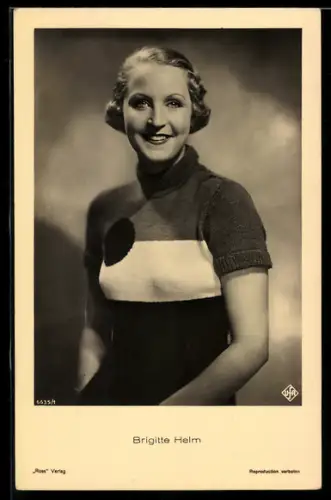 AK Schauspielerin Brigitte Helm lächelnd in Kamera blickend