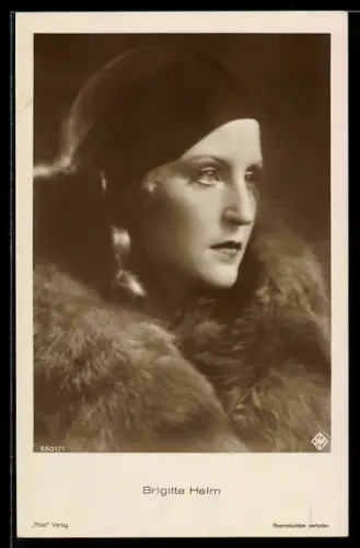 AK Schauspielerin Brigitte Helm blickt ernst