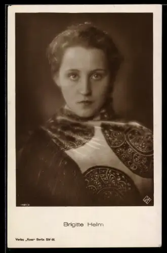 AK Brigitte Helm im gemusterten Oberteil, Portrait