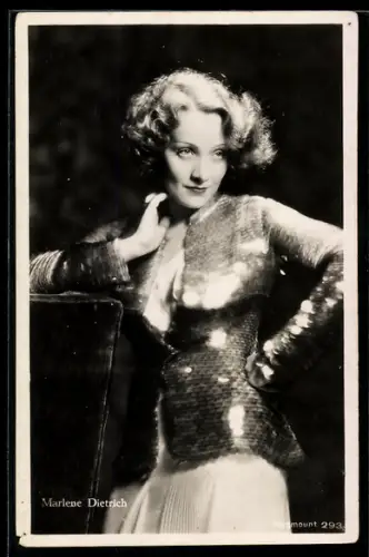 AK Schauspielerin Marlene Dietrich in Jacke