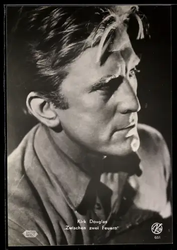 AK Kirk Douglas im Film Zwischen zwei Fronten, Portrait