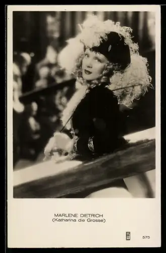 AK Schauspielerin Marlene Dietrich im Kostüm als Katharina die Grosse