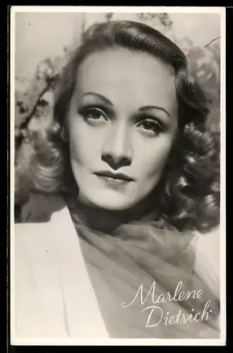 AK Schauspielerin Marlene Dietrich im Portrait