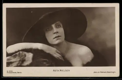 AK Schauspielerin Asta Nielsen mit Hut