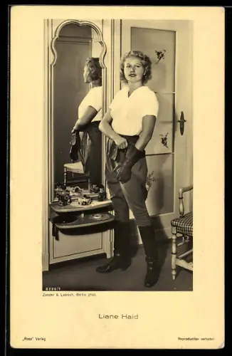 AK Liane Haid, Portrait in Reithosen
