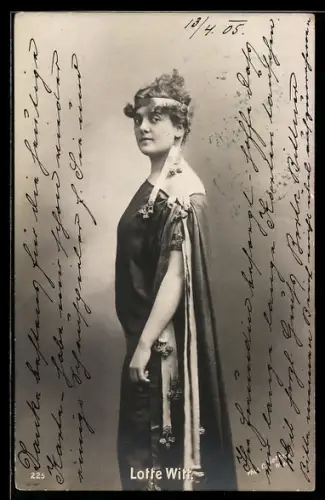AK Lotte Witt im Gewand mit Bändern, Portrait
