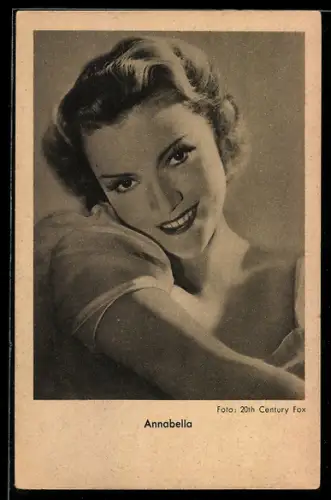 AK Annabella lächelt, Portrait