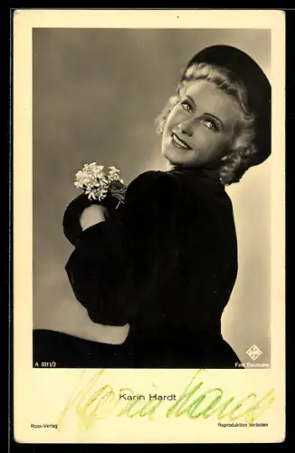 AK Karin Hardt mit Blumen, Portrait, Autograph