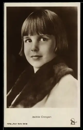 AK Schauspieler Jackie Coogan zur Seite in die Kamera schauend
