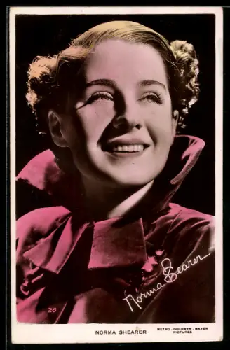 AK Schauspielerin Norma Shearer mit lächelndem Gesicht