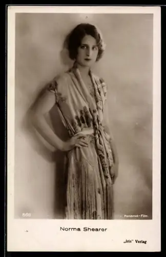 AK Schauspielerin Norma Shearer im Kleid