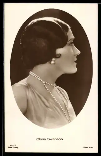 AK Schauspielerin Gloria Swanson in schönem Medaillonausschnitt eingefasst