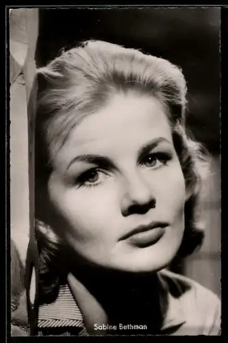 AK Schauspielerin Sabine Bethmann in dem Hope-Film der Gloria Heimweh... dort wo die Blumen blühn