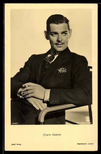 AK Schauspieler Clark Gable im eleganten Anzug