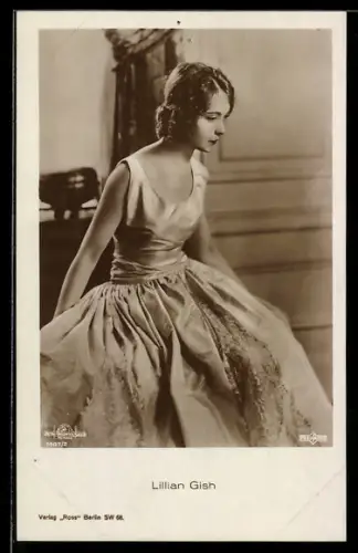 AK Schauspielerin Lillian Gish in hellem Kleid