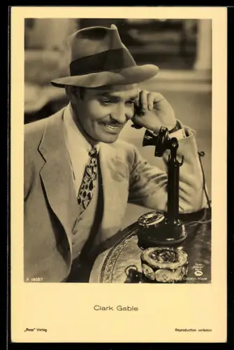 AK Schauspieler Clark Gable am Telefon