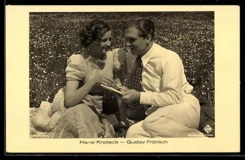 AK Schauspielerin Hansi Knoteck und Schauspieler Gustav Fröhlich auf einer Wiese
