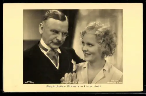 AK Schauspielerin Liane Haid mit dem Schauspieler Ralph Arthur Roberts