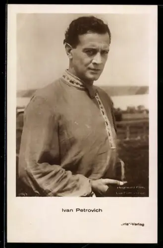 AK Schauspieler Ivan Petrovich in Tracht posierend