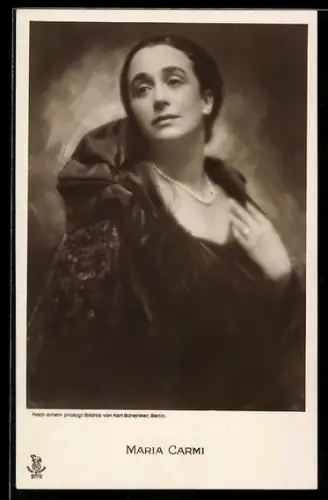 AK Schauspielerin Maria Carmi mit Perlenkette und Fingerring