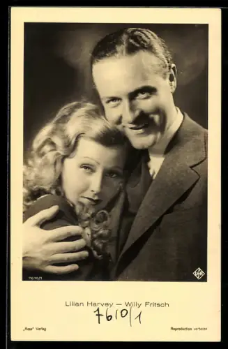 AK Schauspieler Lilian Harvey und Willy Fritsch in vertrauter Pose