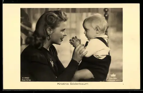 AK Schauspielerin Kristina Söderbaum spielt mit einem Kleinkind