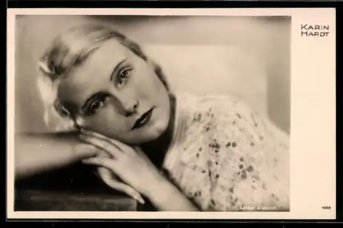 AK Karin Hardt mit müdem Blick, Portrait