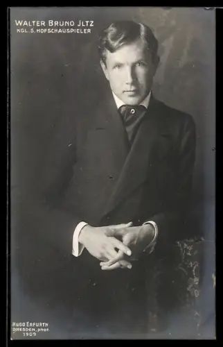 Foto-AK Hugo Erfurth: Schauspieler Walter Bruno Iltz im feinen Anzug