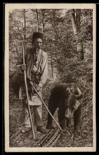 AK Tierdresseur mit Pfeife und einem Tanzbären