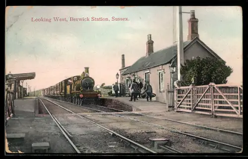 AK Berwick /Sussex, Berwick Station with train, looking west