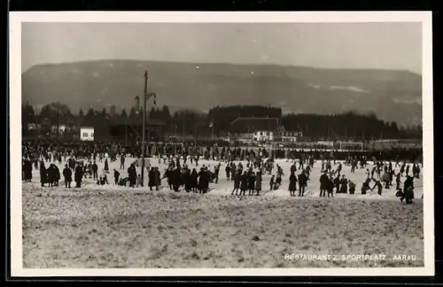 AK Aarau, Restaurant z. Sportplatz, Bes. J. Jufer-Herzig, Gäste auf dem Platz
