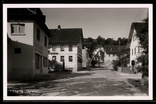 AK Tägerig /Aargau, Strassenpartie mit Weinhandlung im Sonnenschein
