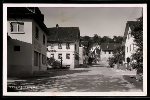 AK Tägerig /Aargau, Strassenpartie mit Weinhandlung im Sonnenschein