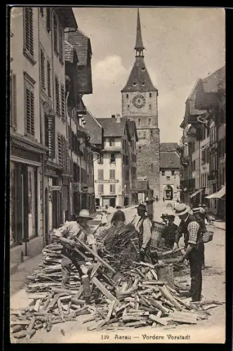 AK Aarau, Vordere Vorstadt mit Coiffeur E. Hagenbuch, Männer mit Feuerholz