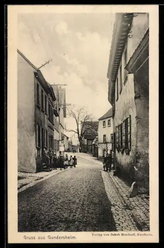 AK Gundersheim, Strasse mit Wohnhäusern