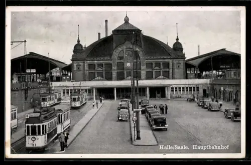 AK Halle / Saale, Strassenbahnen vor dem Hauptbahnhof
