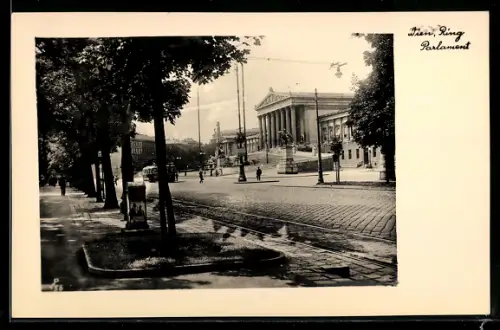 AK Wien, Strassenbahn vor dem Ring Parlament