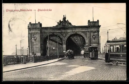 AK Mannheim, Rheinbrücke mit Strassenbahnen