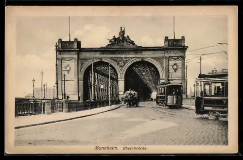 AK Mannheim, Rheinbrücke mit Strassenbahnen und Kutsche