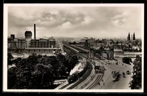 AK Mannheim, Blick auf die Rheinbrücke mit Ludwigshafen und Strassenbahn