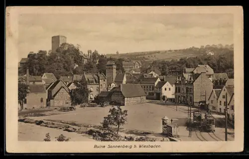 AK Wiesbaden-Sonnenberg, Strassenpartie mit Blick zur Ruine