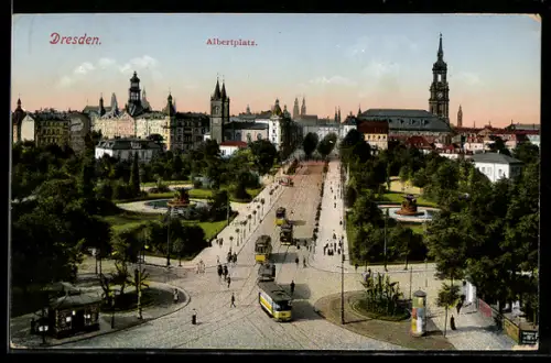 AK Dresden, Strassenbahnen auf dem Albertplatz