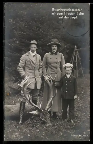 AK Unser Kronprinzenpaar mit dem ältesten Sohn auf der Jagd, Matrosenmützenband Angela, kapitaler Hirsch