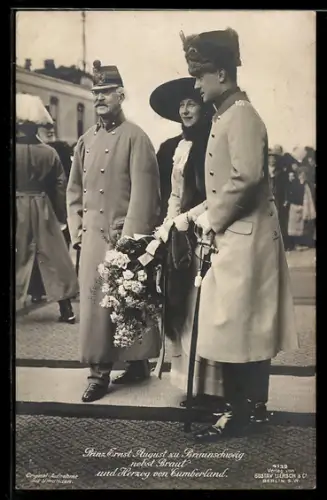 AK Herzog Ernst August von Braunschweig mit Gemahlin und dem Herzog von Cumberland