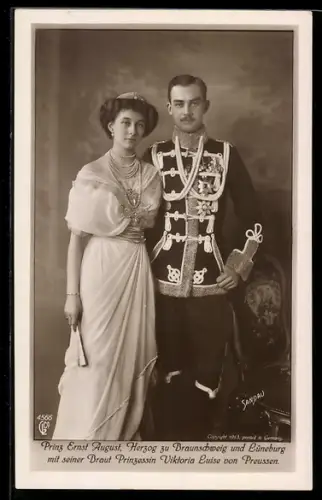 AK Prinz Ernst August von Braunschweig in Uniform mit seiner Braut Viktoria Luise von Preussen