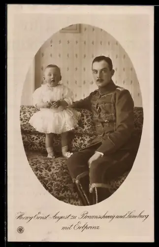 AK Ernst August Herzog von Braunschweig in Uniform neben dem Erbprinzen